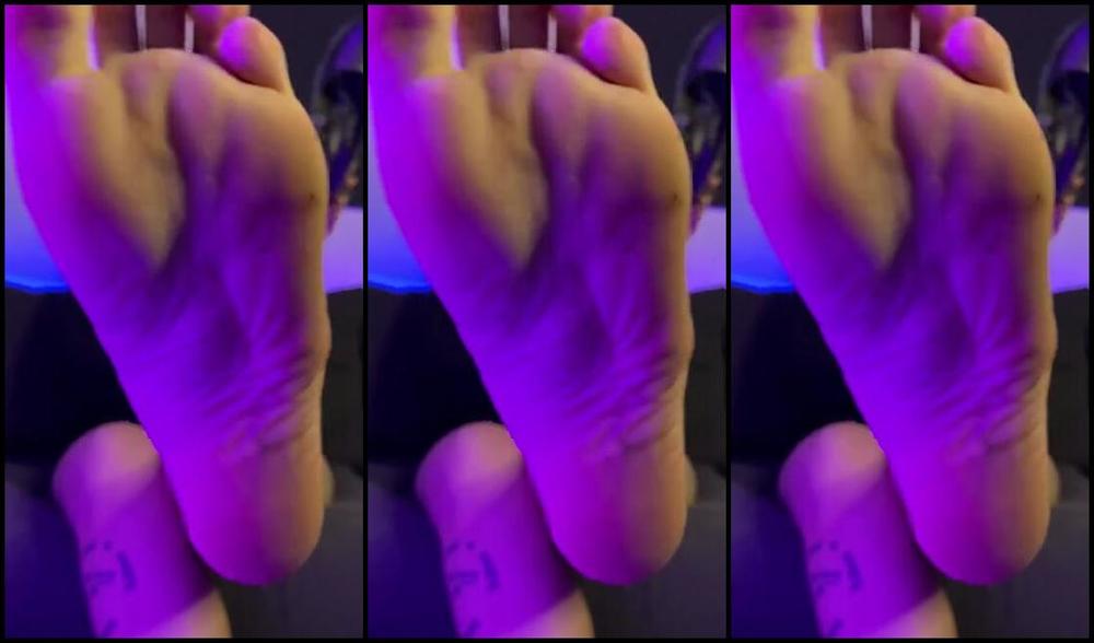 Damn Brat Vic Premium Nicknamed Damnbratttpremium 01 15 2025 Onlyfans Video After A Long Day With Your Shoes On Nothing Better Than Your Mouth To Lick Them