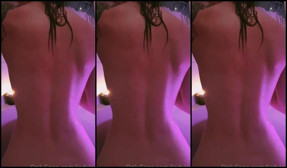 Lady Left Nicknamed Ladyleft 10 19 2020 Onlyfans Video The Steamy Wet Back Massage In The Bath Video