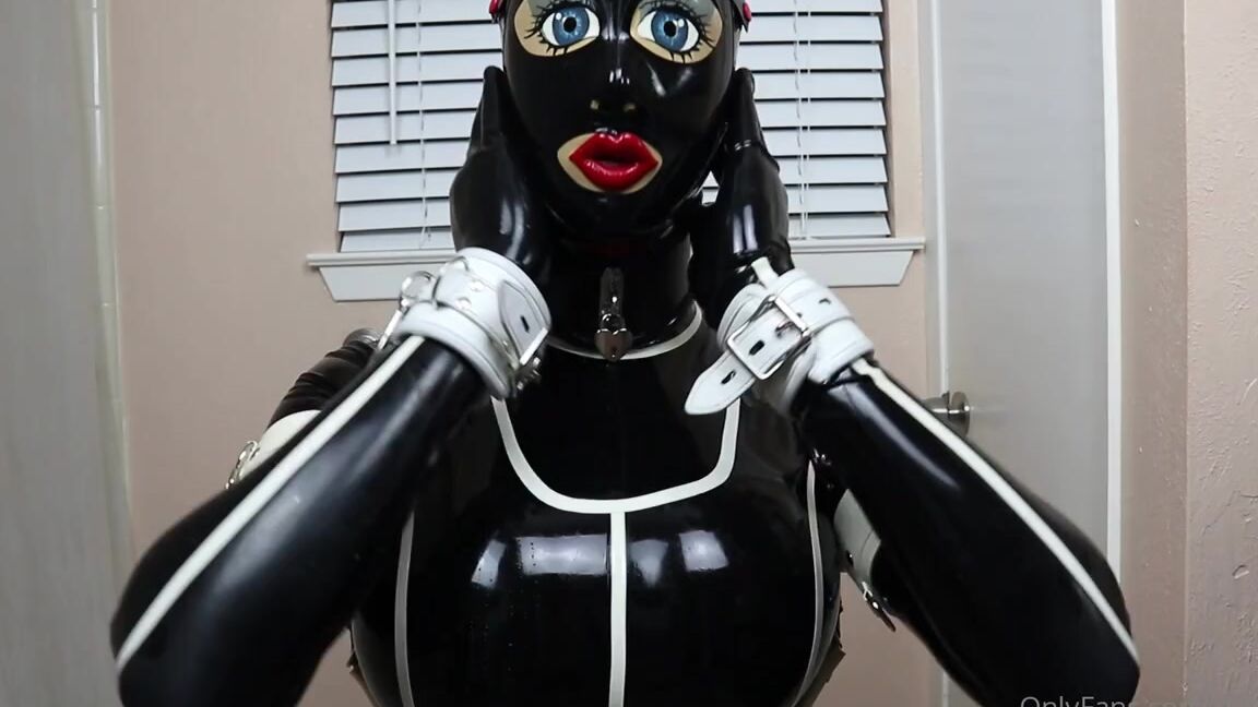 Dollified Nicknamed Dollified Onlyfans It Can Be A Bit Hard To Breathe Through Two Layers Of Rubber Lips