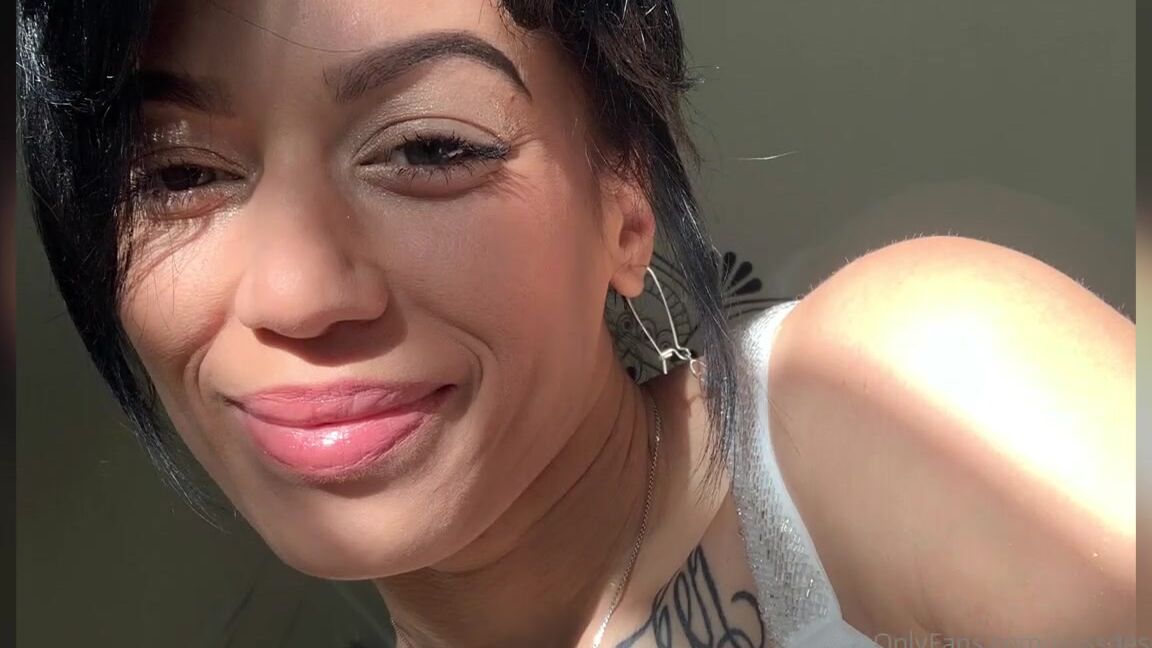 M De Sousa Nicknamed Missdesousa 02 17 2021 Onlyfans Video My Phone Created This For Me And I Really Like It Hope U Do Too