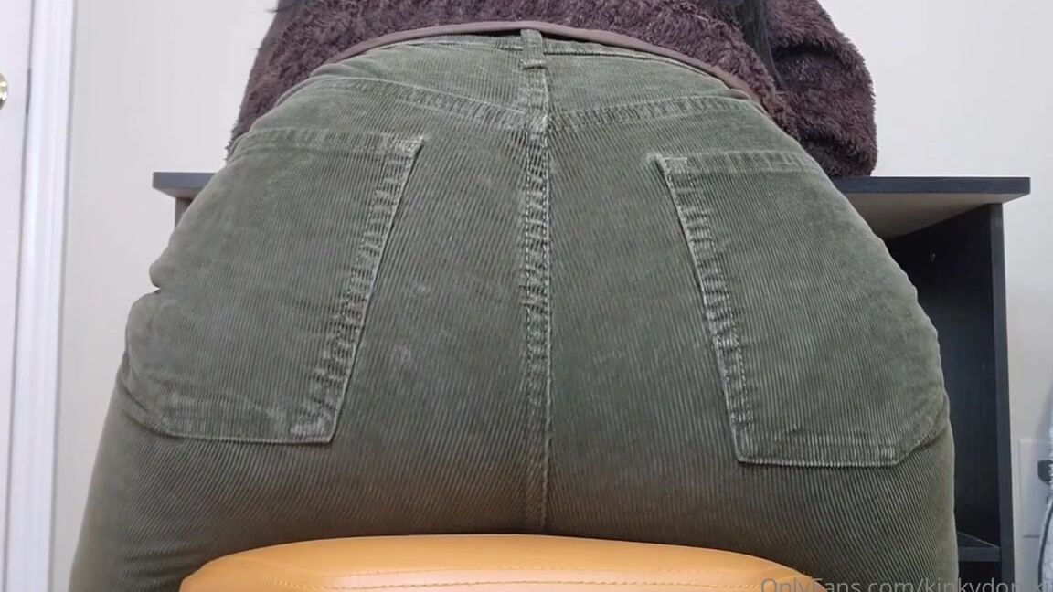 Giantessjulia Nicknamed Kinkydomkitty91 11 27 2024 Onlyfans Video Non Giantess Farting In Green Corduroy Pants