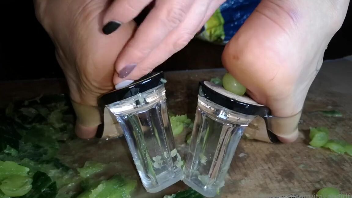 Italian Girlfriend Nicknamed Italiangirlfriend 09 13 2022 Onlyfans Video Inshoe And Mass Grapes Crush