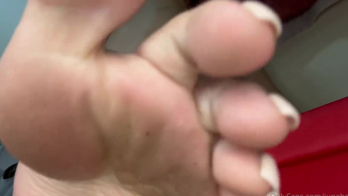 Goddessjunebelle Nicknamed Junebelle99 02 06 2023 Onlyfans Video Its A Foot Simps Duty To Make Sure My Feet Are Sparkling Clean