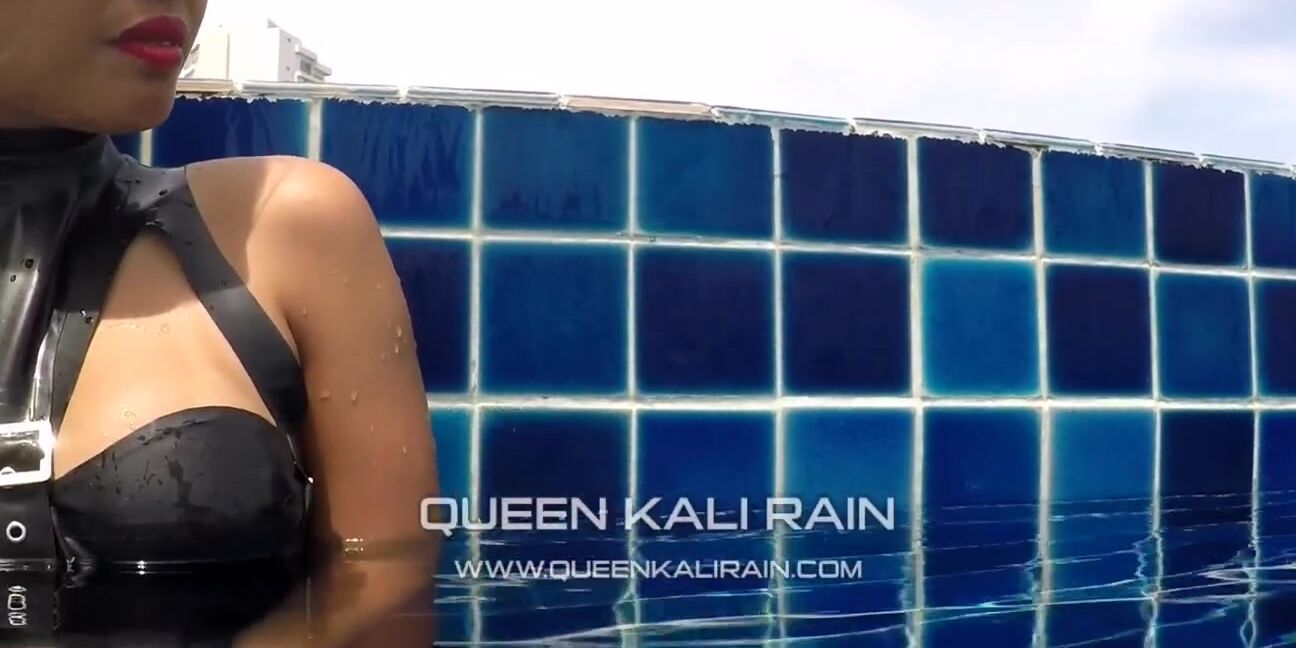 Queen Kali Rain Nicknamed Rainqueenkali 06 20 2020 Onlyfans Video Sometimes Its Nice To Go For A Swim