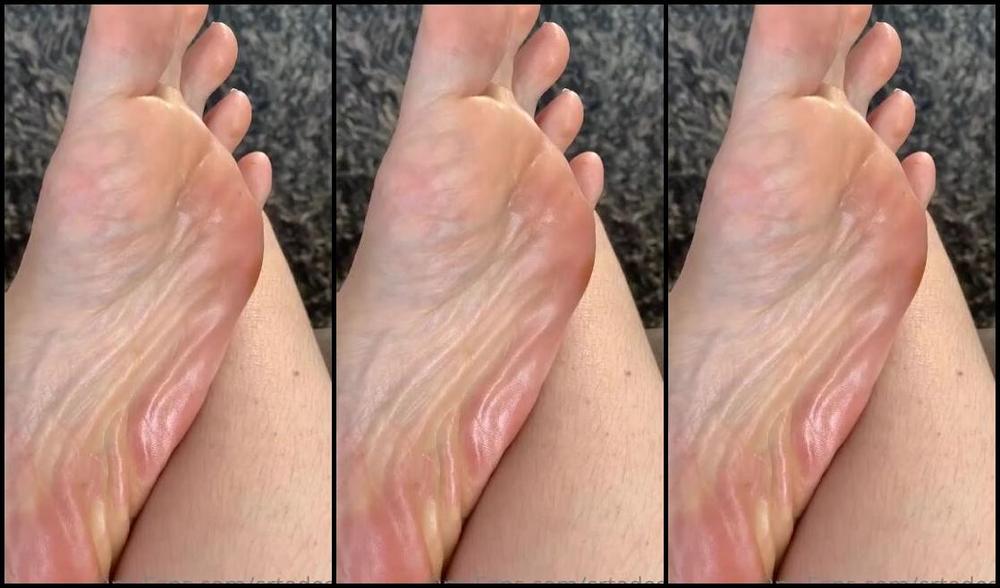 Srta Dess Nicknamed Srtadess 03 17 2021 Onlyfans Video Baby Oil To Make My Feet Very Soft