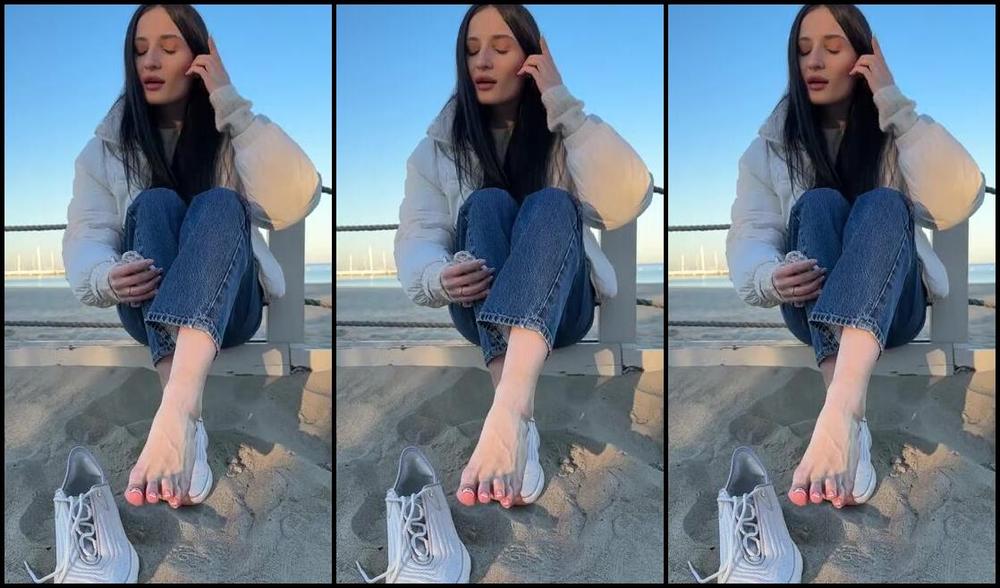 Eva Fashka Nicknamed Onlyfashka 05 04 2025 Onlyfans Video Public Feet Video Pov Showing You My Sweaty Feet On A Public Beach I Take