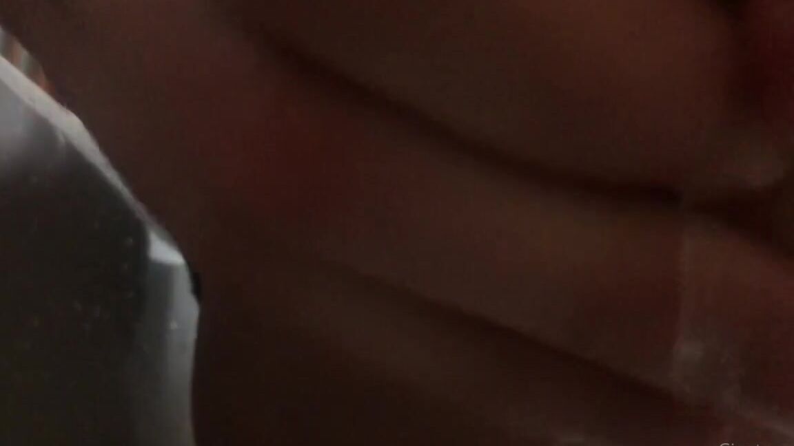 Giantess Elixs Nicknamed Giantesselixs 01 04 2022 Onlyfans Video Washing Them With Care After Squashing Tons On Tinies 6