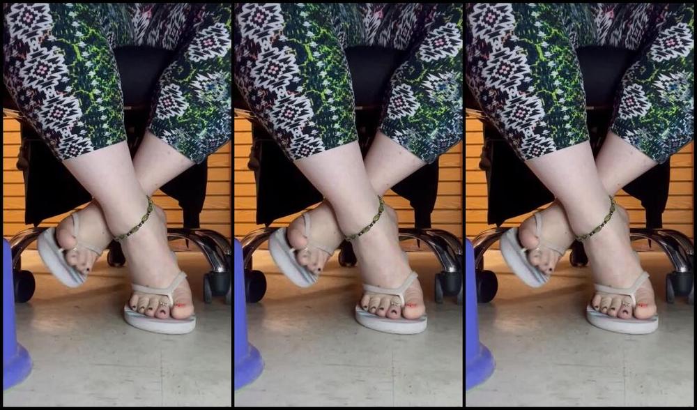 Fattyfeet420 Nicknamed Fattyfeet420 07 20 2023 Onlyfans Video Flippy Flops And Tight Leggings Today Since It Was So Hot