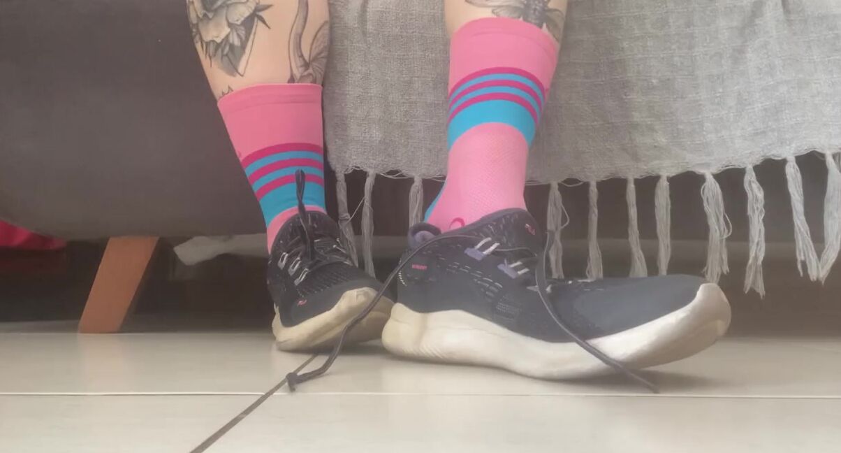 Mes Petits Pieds Nicknamed Mpetitspieds Onlyfans 12 09 2023 Sweaty Feet After A Running