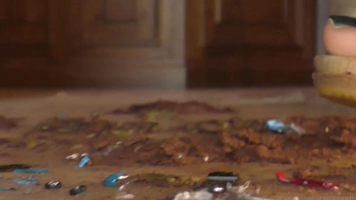 Italian Girlfriend Nicknamed Italiangirlfriend 06 27 2022 Onlyfans Video Toy Cars Cant Stand A Chance Against My Wooden Clogs