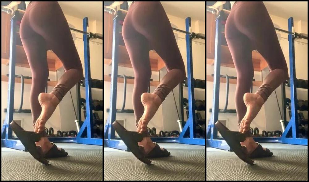 Gia Hottest Nicknamed Giaglows Onlyfans 05 23 2023 A Little Birky Play In My Lulu S While I Workout