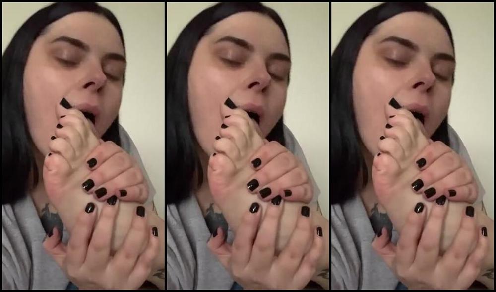 Marci Toes Nicknamed Marcitoes23 11 23 2024 Onlyfans Video Indulging In Self Worship And Teasing You Before Going Out Tonight