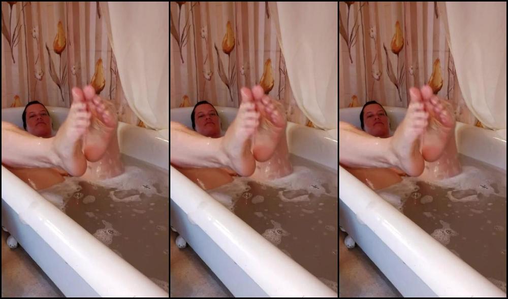 Krystal Soles Nicknamed Krystalsoles1 04 24 2023 Onlyfans Video Bath Time Red Soles