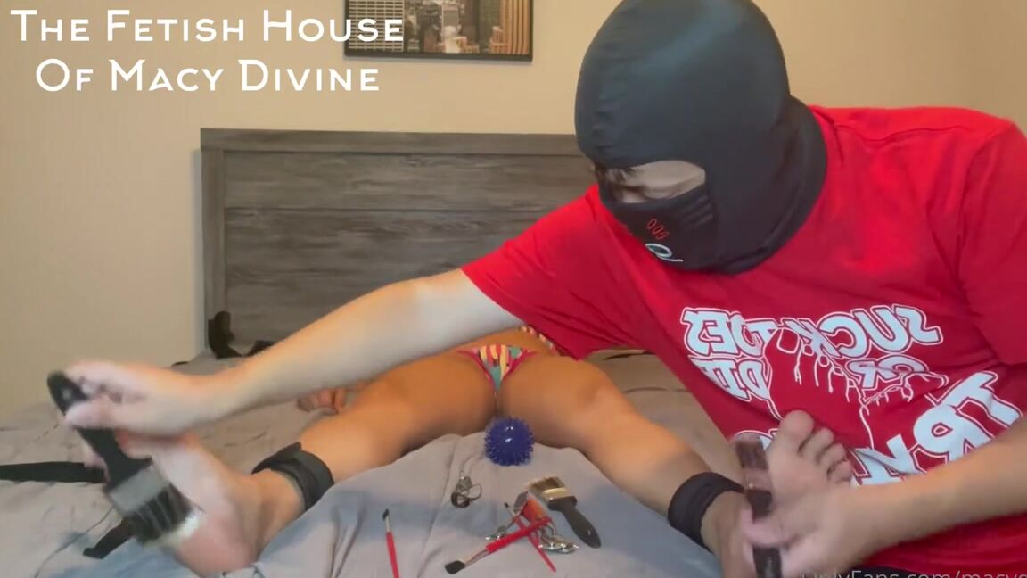 Macy Divine Nicknamed Macydivine 12 28 2022 Onlyfans Video Wrath Of D Tickler Part 1 The Wrath Has Just Begun Lol He Has Brought His