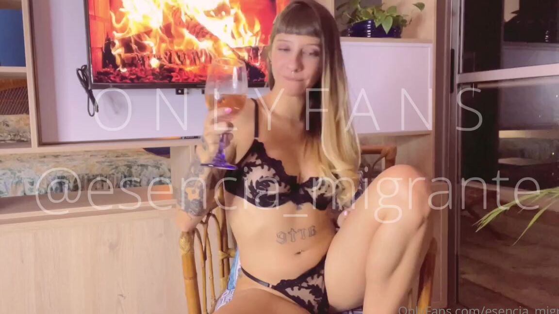 Esencia Migrante Nicknamed Esenciamigrante 04 29 2023 Onlyfans Video New Vid Llegue Cansada A Casa Y En Lo Unico Que Pienso Es En