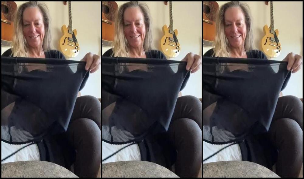 Mrs Evie Mae Nicknamed Mrseviemae 11 21 2023 Onlyfans Video Getting Out Of My Cashmere Robe And Into My Silk Base Layers