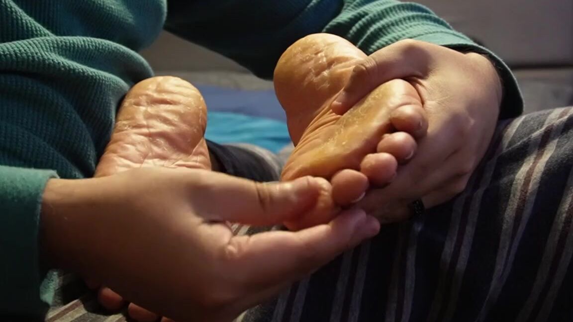 Marilyn Cutes Feet Nicknamed Marilynebonyfeet 09 21 2023 Onlyfans Video Some Delicious Massages Before Fucking My Soles