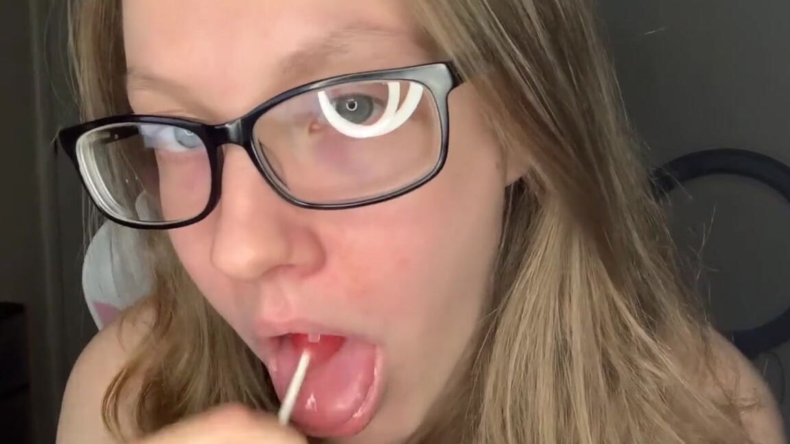 Jennaize Nicknamed Jennaize Onlyfans Counting Down From 30 For You Joi While Licking A Lollipop