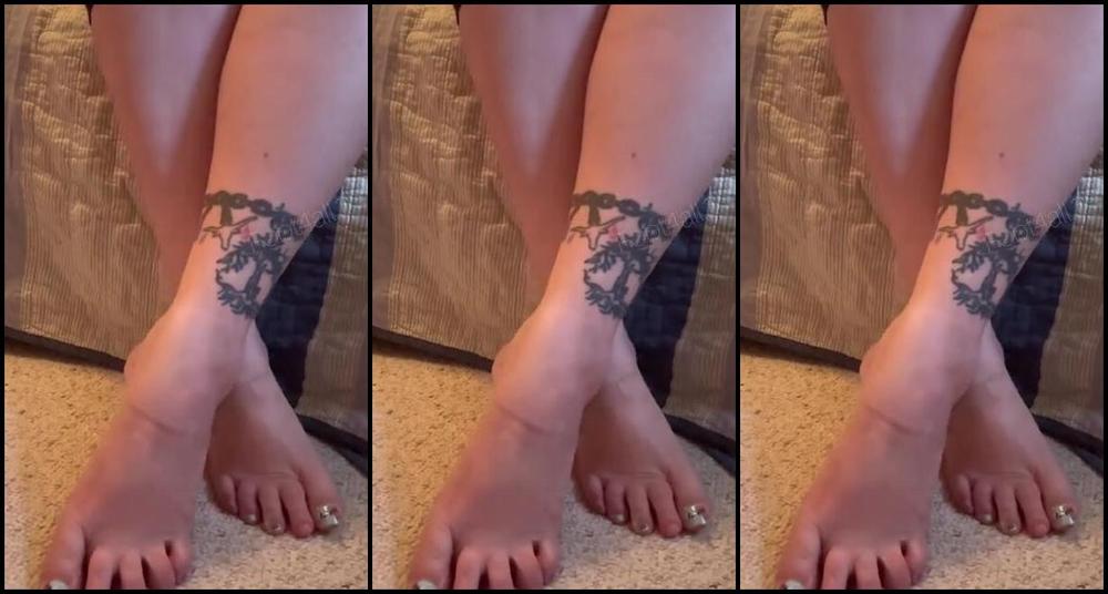 Goddess Ashley Nicknamed Foot4All1 Onlyfans After Work Home From The Office And Ready To Make You Drool Unwinding With A Good Gq