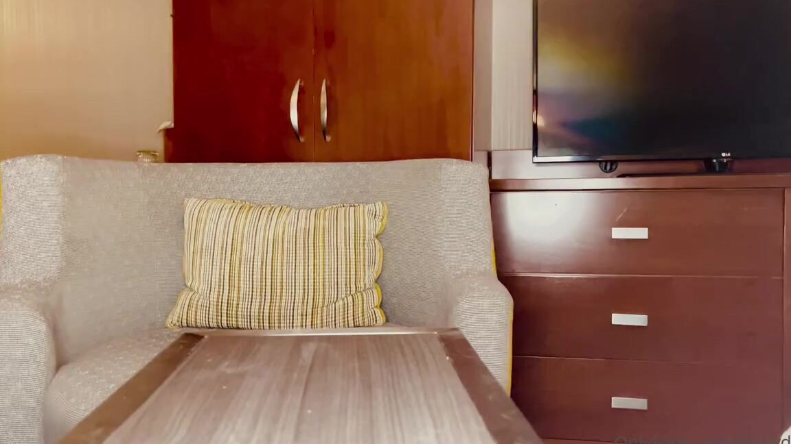 Macy Divine Nicknamed Macydivine 01 26 2024 Onlyfans Video Drool Over My Soles While I Talk On The Phone