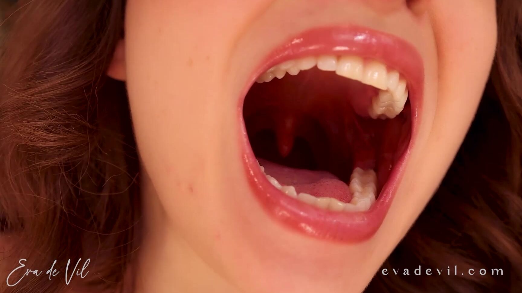 Eva De Vil 2025 05 17 Glossy Lip Vore 11 5590234