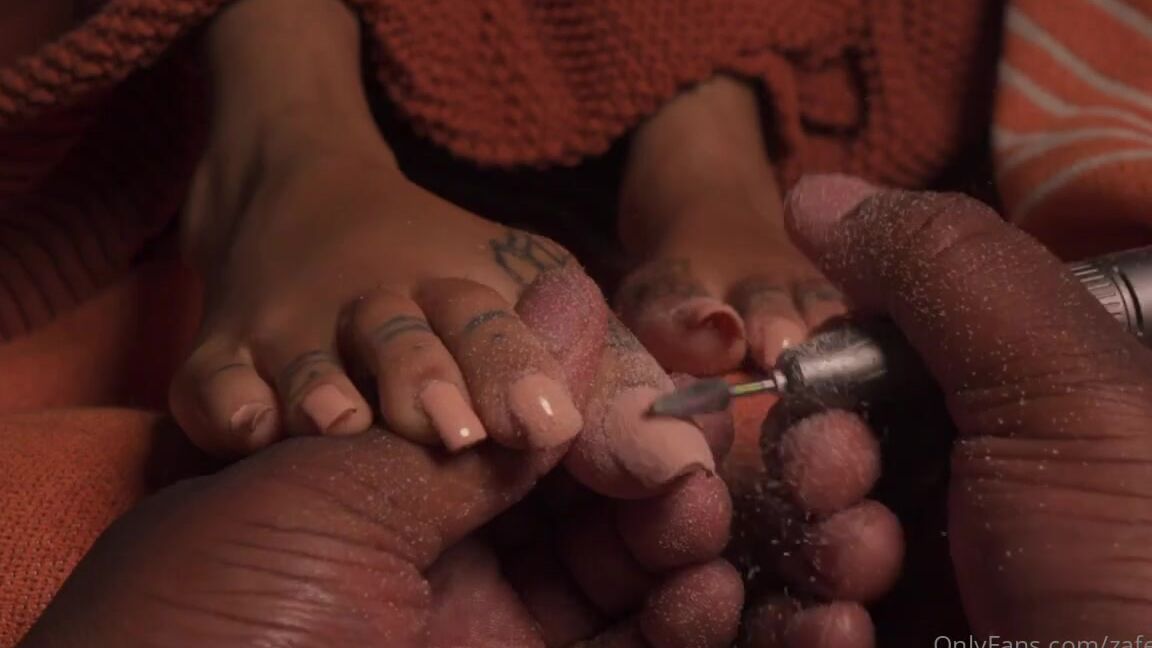 Zafeet Nicknamed Zafeetllc 06 12 2025 Onlyfans Video A Much Needed Massage And Removing Polish