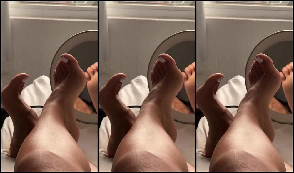 Little Mermaid Nicknamed Littlemermaidfeets 10 30 2023 Onlyfans Video Mirror Mirror Who Has The Most Beautiful Soles