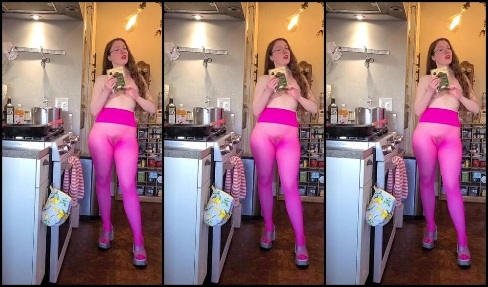 Beatrix Temperley Nicknamed Bea Temperley 08 11 2025 Onlyfans Video This Easy Dinner Isnt The Only Easy Thing In This Kitchen