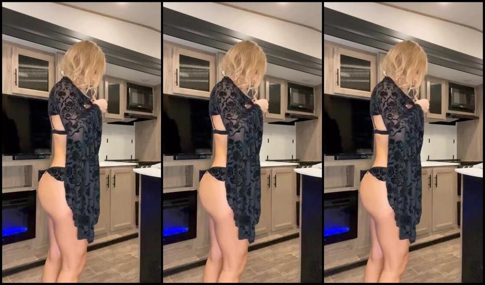 Vicky Stark Nicknamed Vickystark 12 04 2023 Onlyfans Video Rocker Costumes Try On Tip Are Always Appreciated