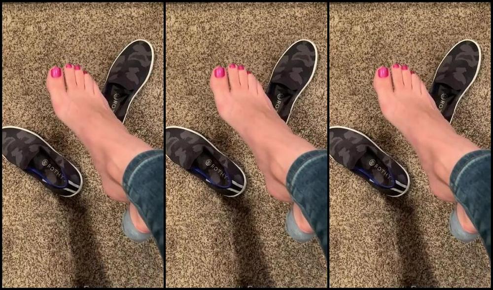 Toe Luxx Nicknamed Toeluxx 07 14 2020 Onlyfans Video Todays Shoe And Sock Removal I Keep These Socks In A Ziploc Bag For A Fan