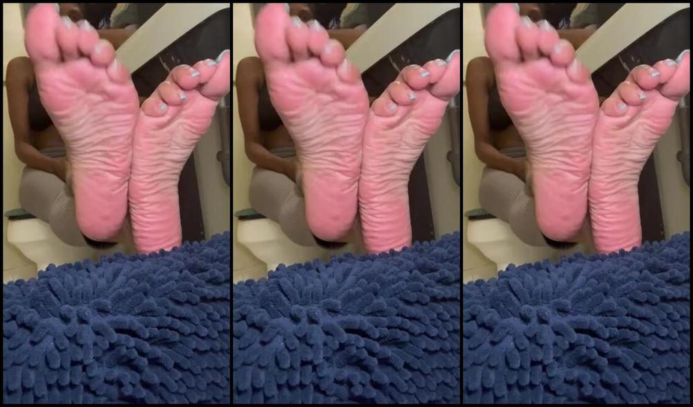Millyoniasfeet Nicknamed Millyoniasfeet 08 19 2023 Onlyfans Video Flexing My Soles Before Shower