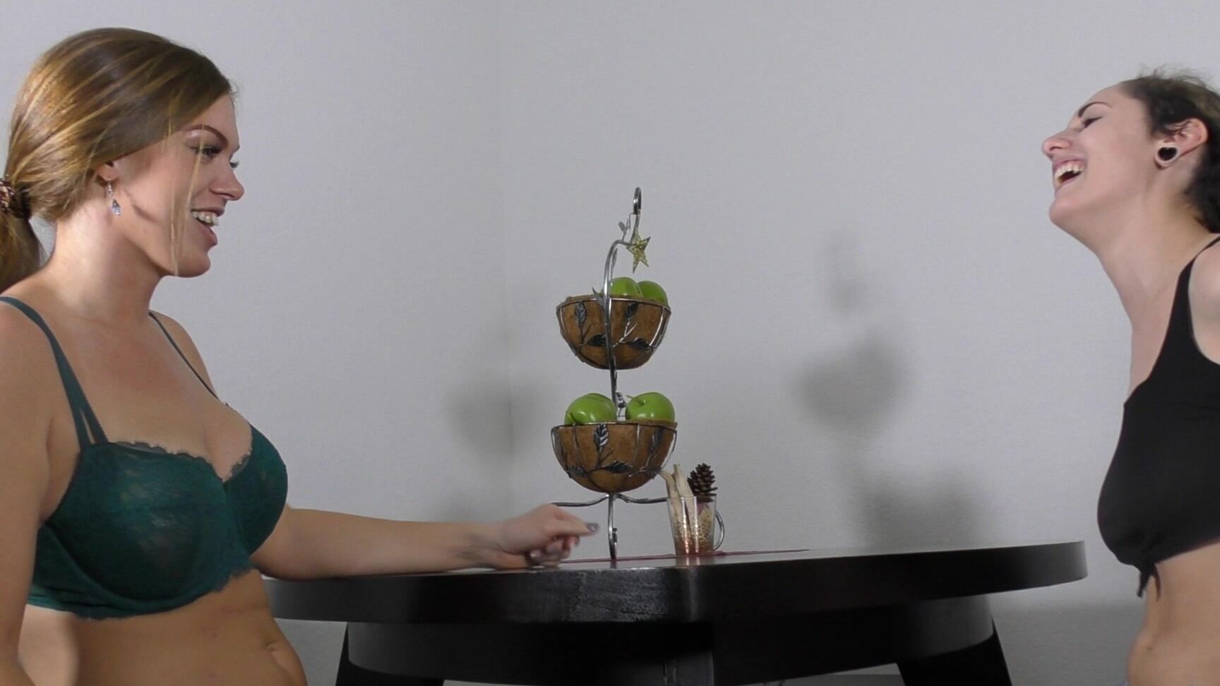 "Alexis Rain" armwresting, biceps, challenges, games, strength Akira vs Ivy Arm Wrestle manyvids