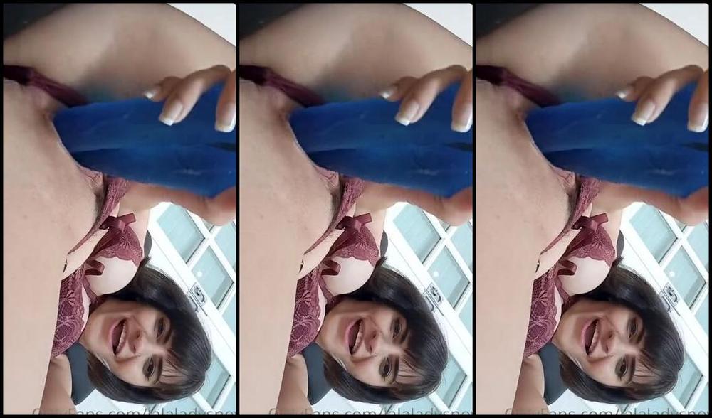 Lady Snow Nicknamed Lalaladysnow 11 02 2022 Onlyfans Video Socando Dois Paus Na Buceta Adoroooo