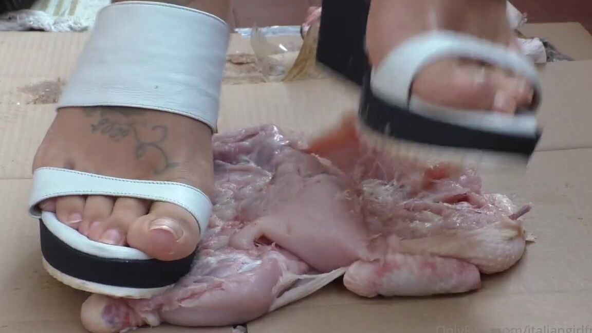 Italian Girlfriend Nicknamed Italiangirlfriend 07 01 2022 Onlyfans Video Meat Grinder In White Wedges