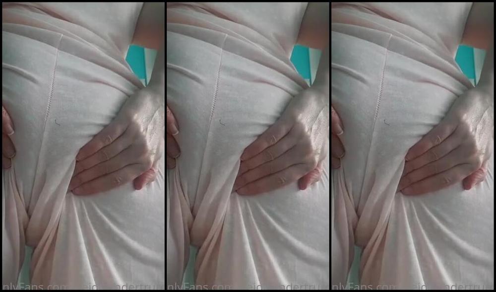 Heidi Foxx Nicknamed Heidivandertrump Onlyfans These Nasty Farts Smell So Bad Today Im Going To Finger Fuck Them Out My Tight