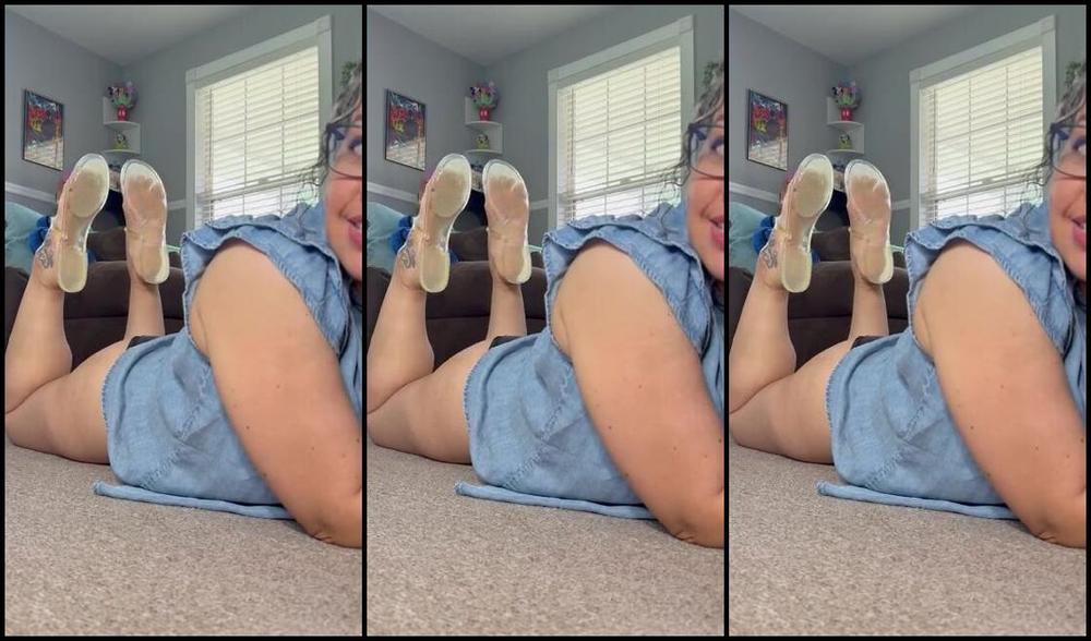 Deedee Nicknamed Deedeericanfeet 06 06 2025 Onlyfans Video As Requested In The Pose Teasing U With My Clear Tory Burch Sandals