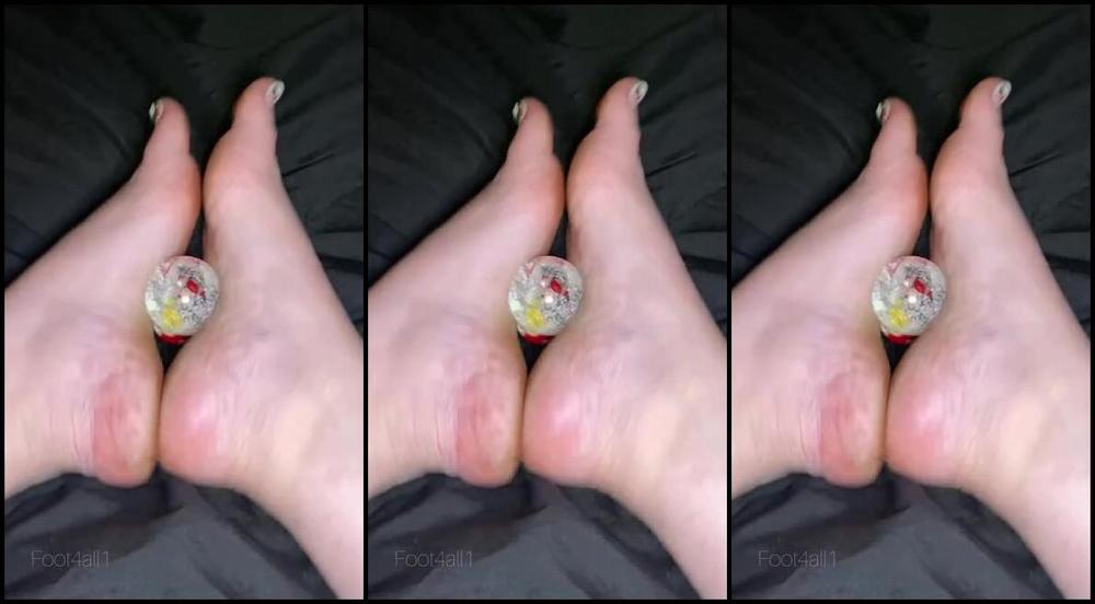 Goddess Ashley Nicknamed Foot4All1 Onlyfans Day 19 Of Christmas Shake It Like A Snow Globe C