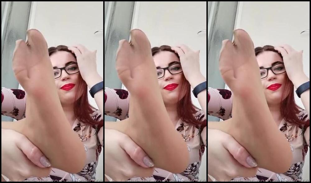 Goddess Trinity Nicknamed Queenofred 06 26 2020 Onlyfans Video Happy Friday I Hope Youre Week Was Great Relax A Little You Deserve It 4Mins Sniffing