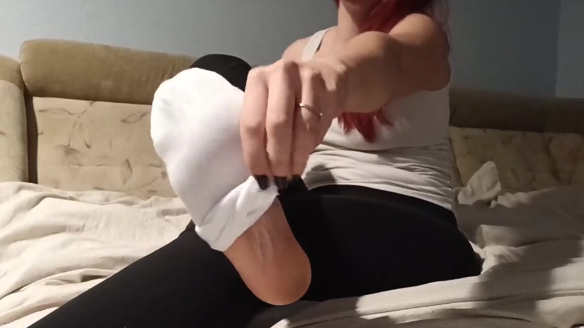 Goddess Sindy Nicknamed Redsifeet Onlyfans Taking Off My White Socks