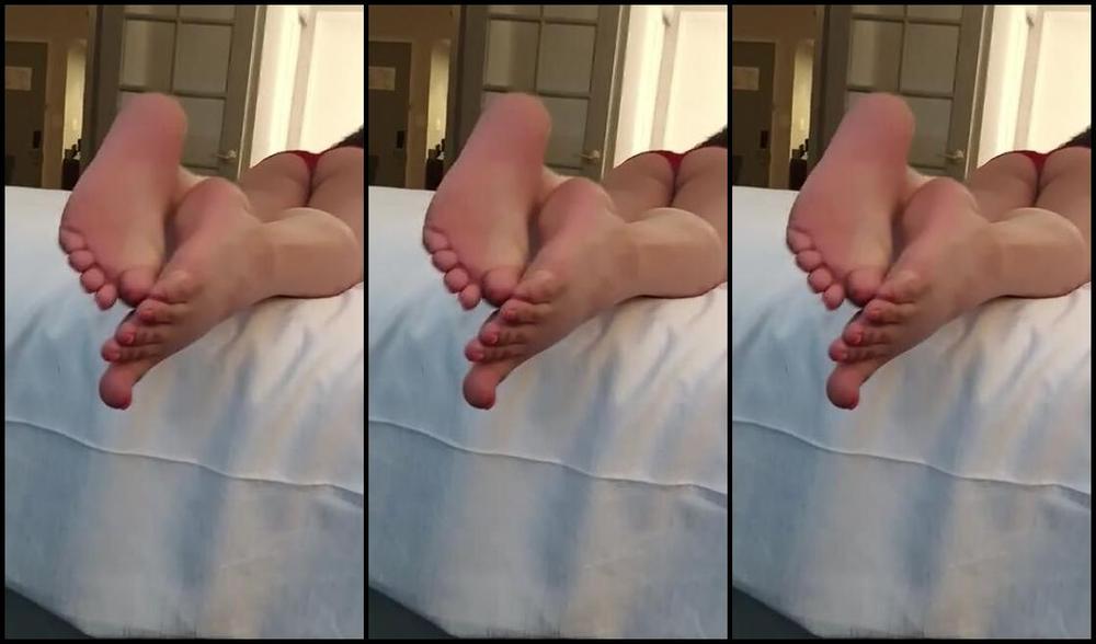 Macy Divine Nicknamed Macydivine 06 02 2024 Onlyfans Video You Like My Slippers I Bet Youre What My Feet Are Smelling Like Right Now