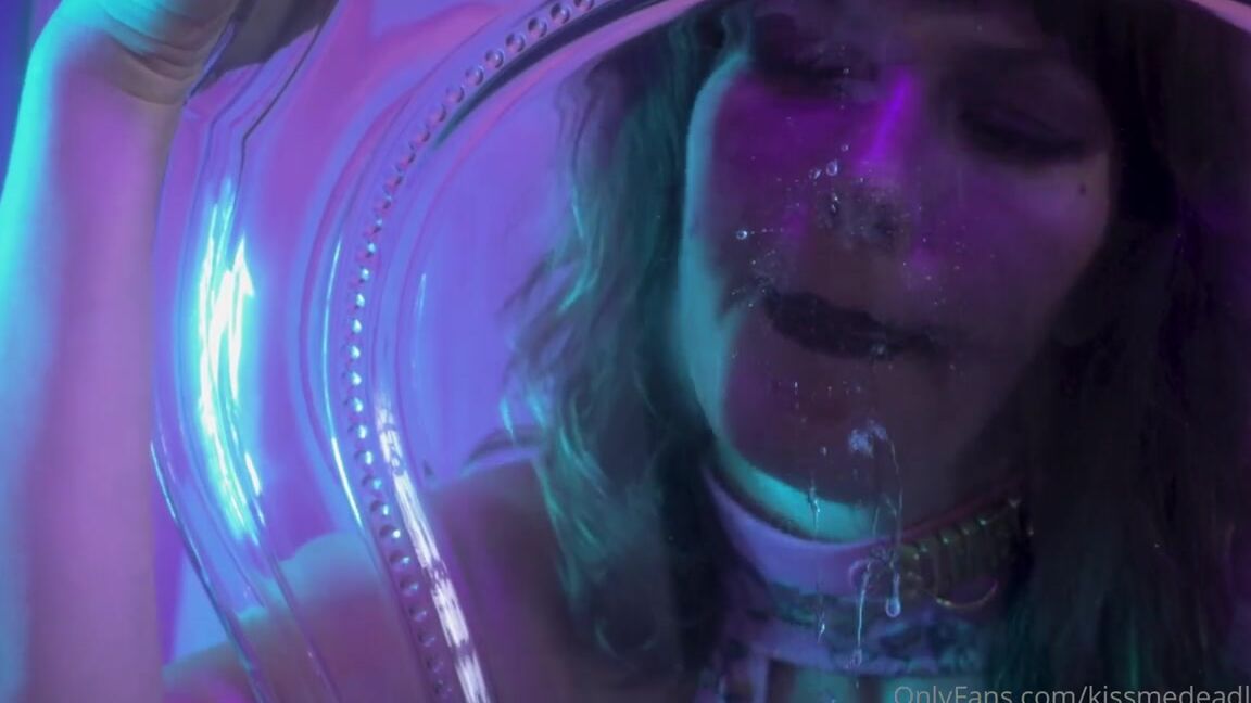 Kissmedeadlydoll Nicknamed Kissmedeadlydoll 04 26 2023 Onlyfans Video When Your Friend Borrows You A Clear Chair