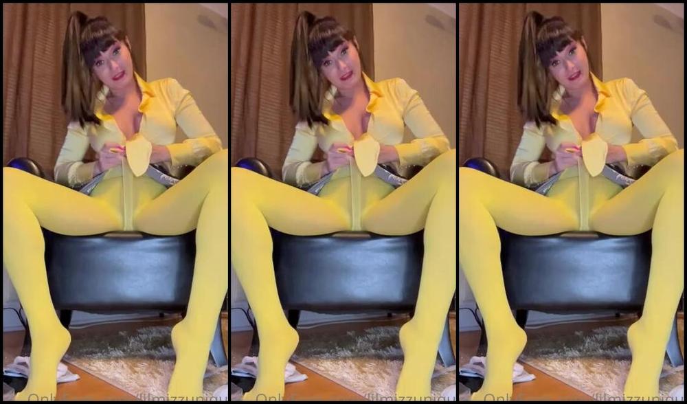 Lilmizzunique Nicknamed Lilmizzunique Onlyfans Mystery Boxes Opened Plus I Strip Out Of My Nylons For My Favorite Fans