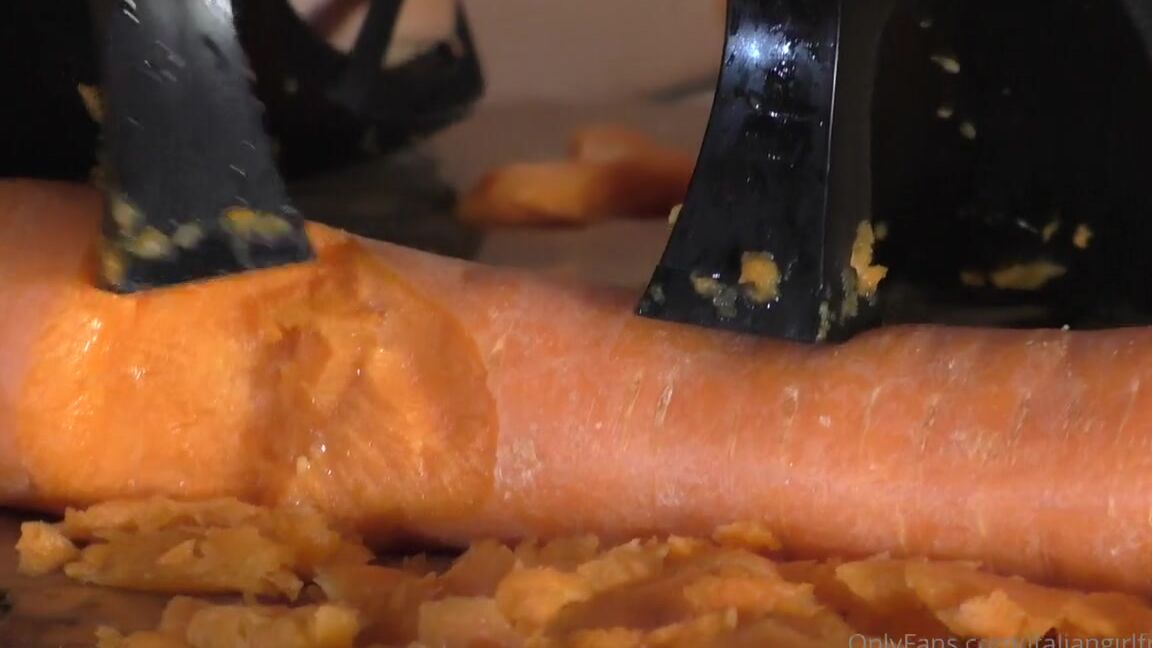 Italian Girlfriend Nicknamed Italiangirlfriend 07 22 2022 Onlyfans Video An Old Crush Session 2Hs3