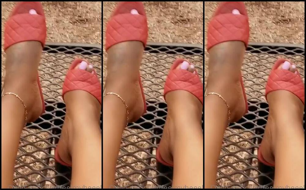 Goddess Smokey Nicknamed Goddesssmokeyyy Onlyfans Foot Play At Playground