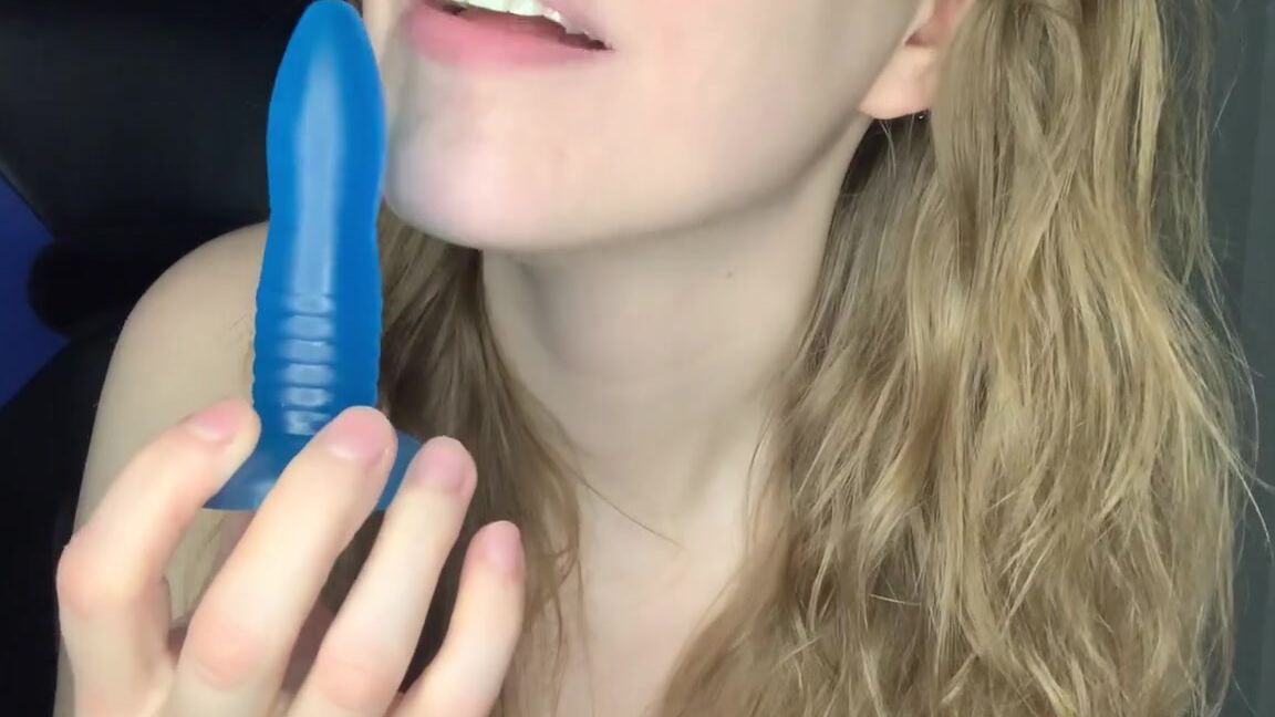 Jennaize Nicknamed Jennaize Onlyfans Licking A Blue Dildo