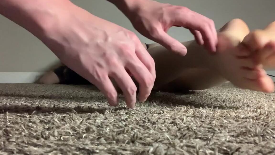 Jennaize Nicknamed Jennaize Onlyfans Feet Tickling With A Nice Booty View