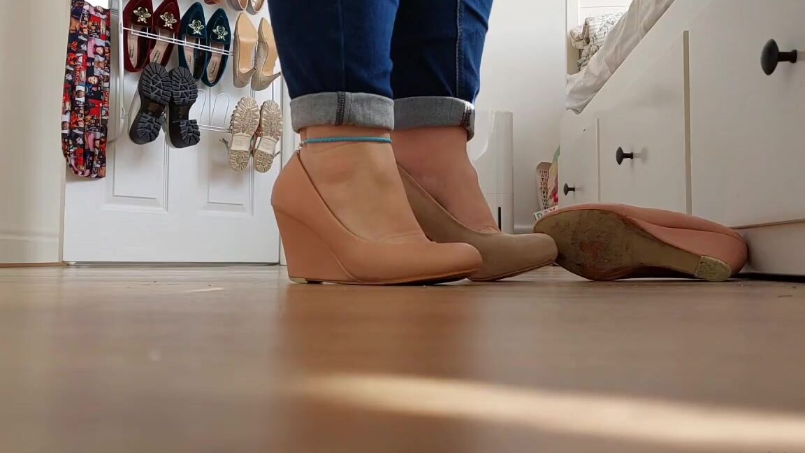 Tinyfairyfeet Nicknamed Tinyfairyfeet 05 10 2023 Onlyfans Video Help Which Shoes Shall I Wear Out Tomorrow Night