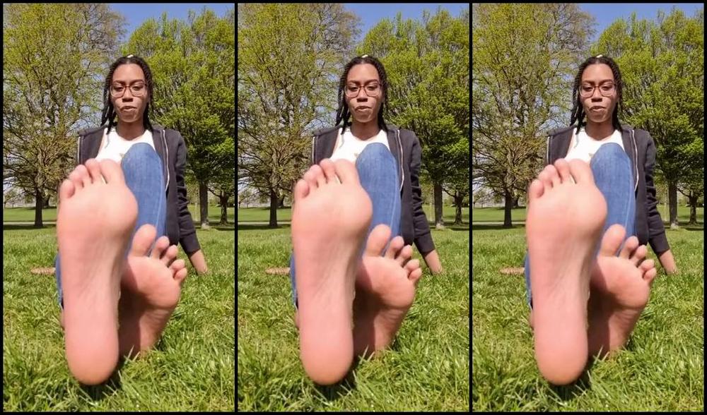 Ceceprincesstoes Nicknamed Cecesprincesstoes 04 18 2022 Onlyfans Video Taking My Shoes Off In The Park Is One Of My Favourite Things