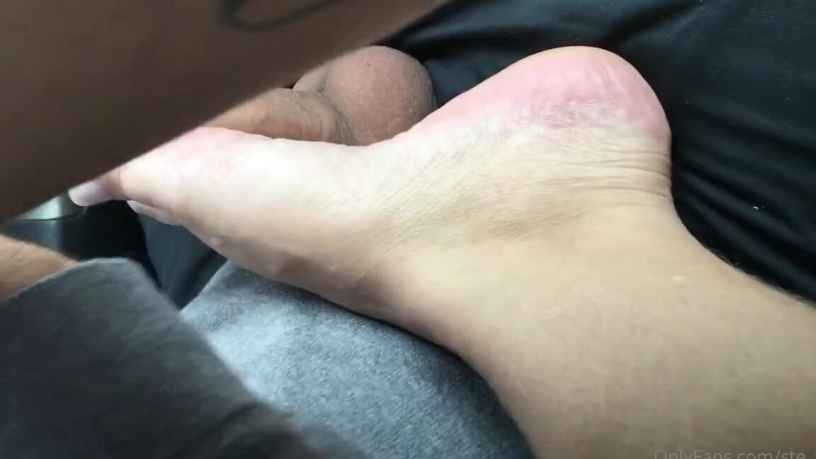Ste Feet Nicknamed Ste Feet Onlyfans Brincadeirinha Assim Na Rua Pode
