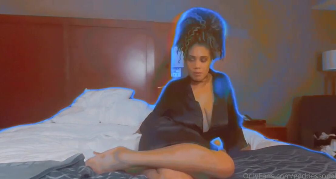 Goddessopalonia Nicknamed Goddessopalonia Onlyfans Good Morning Watch Your Mistress Prance Around The Room Lip Singing A Performance Just For